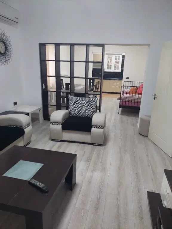 Affitto | Apartament 2 + 1 | ish Tregu Elektrik | 750 €/mese i Diskutueshem