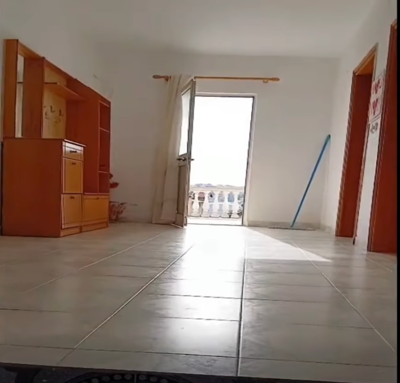 In affitto: casa privata con un grande giardino adatto agli animali domestici.