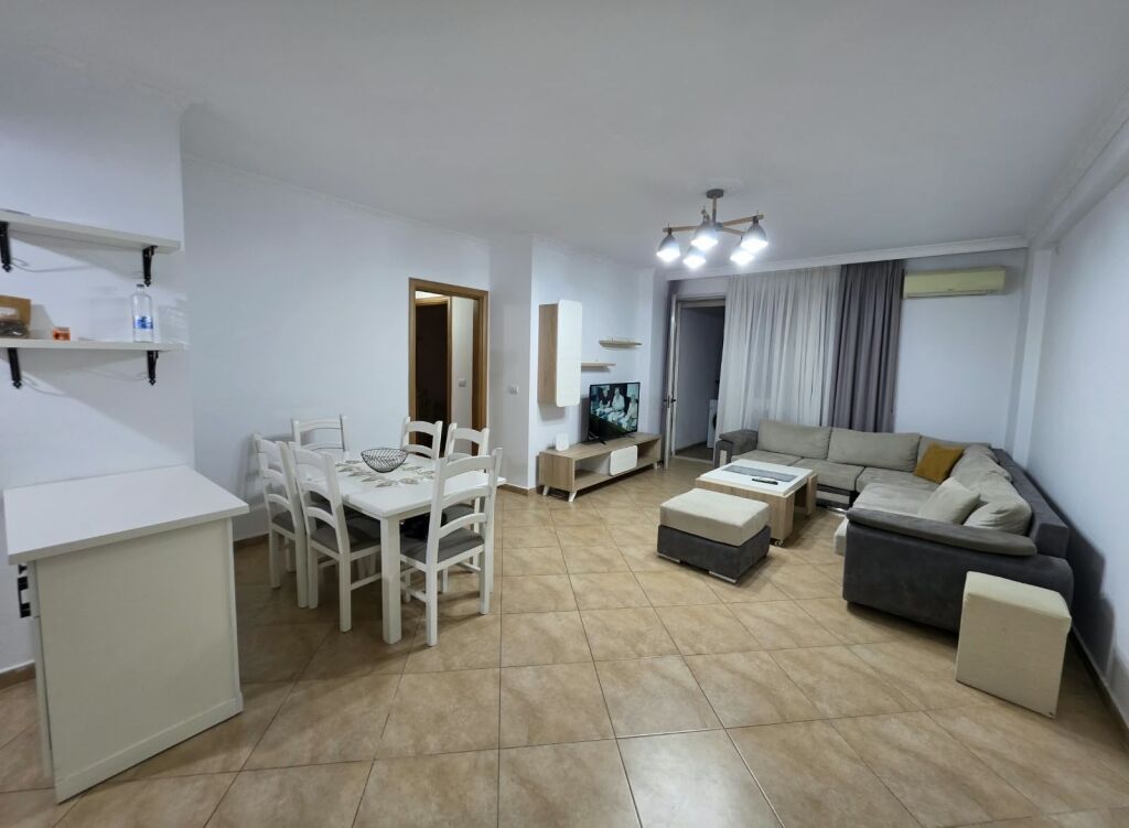 🏡 Appartamento in affitto 2+1  📍 Misto mame, vicino a Yzberishi   🏢 6° piano 🛗 Con ascensore 🛋️ Arredato 📐 Superficie: 100m²  💰 Prezzo: 50.000 Lek/mese