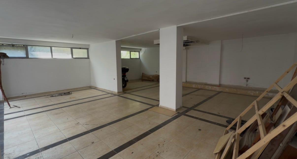Premises 94.19 m² with glass window for sale — Shefqet Kuka St., Linze