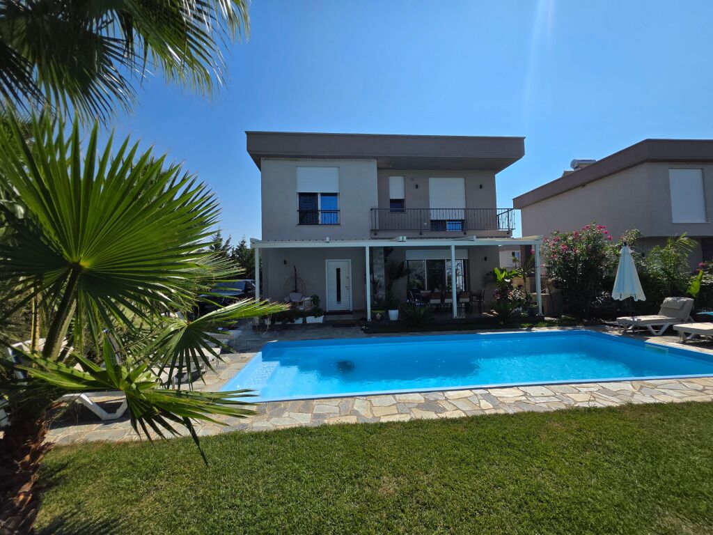 Villa with pool for sale near Lalzi Bay