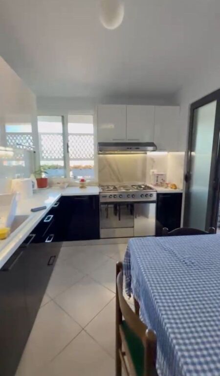 Shitet apartament 2+1 ne Yzberisht .