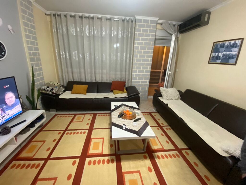 Jepet me qera 2+1 te Kaza italia 57000 lek mobiluar ashensor