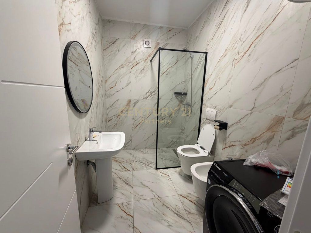 JAPIM ME QIRA APARTAMENT 1+1 NE RRUGEN JORDAN MISJA ! /Muaj 60,000 Lekë /Muaj