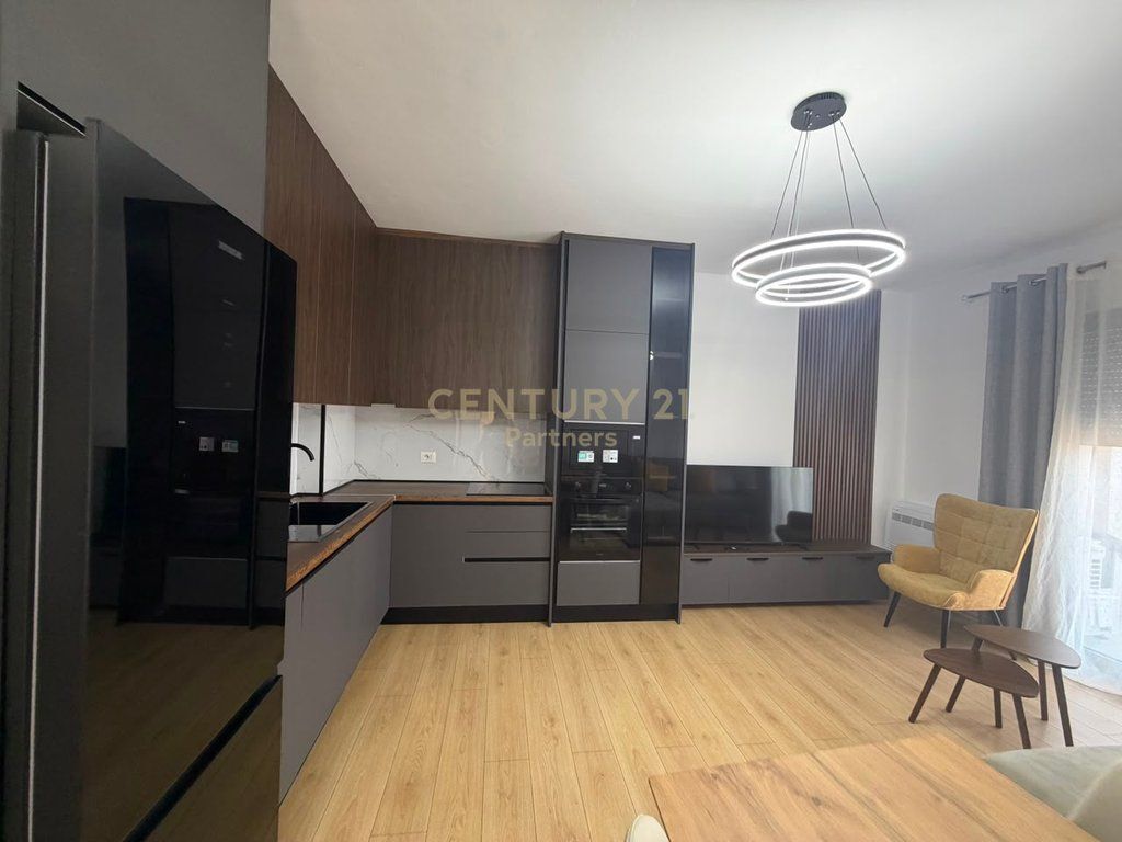 JAPIM ME QIRA APARTAMENT 1+1 NE RRUGEN JORDAN MISJA ! /Muaj 60,000 Lekë /Muaj