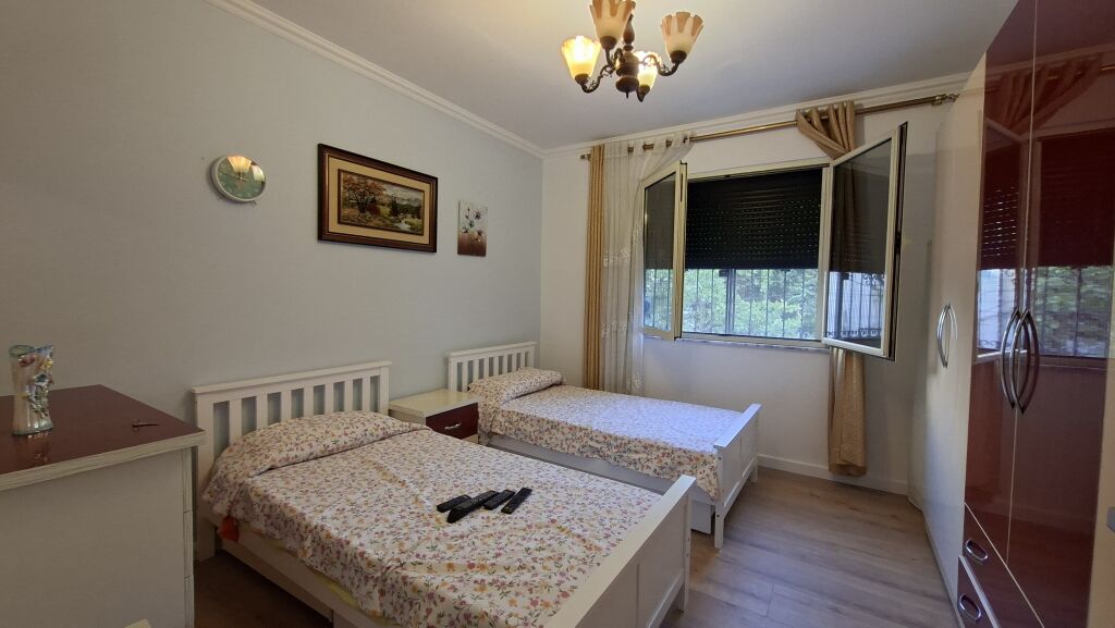 Per qira 2+1 tek UET Porcelan