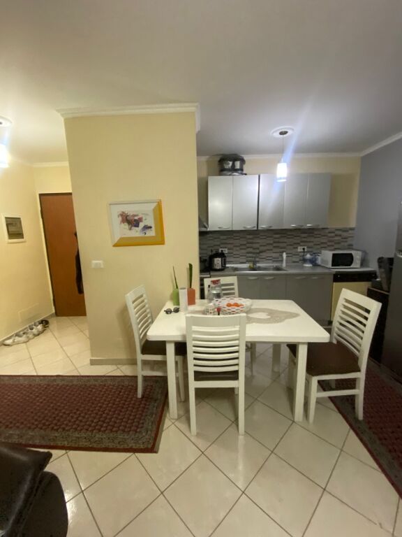 Jepet me qera 2+1 te Kaza italia 57000 lek mobiluar ashensor