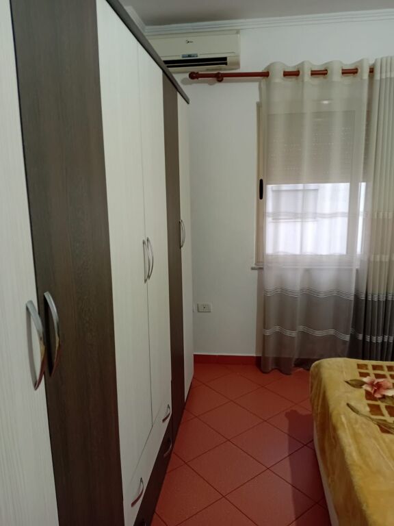 Apartament 2+1 me Qira, Rruga e Thesarit, fresk. 45'000 lekë/muaj