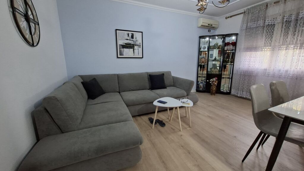 Per qira 2+1 tek UET Porcelan