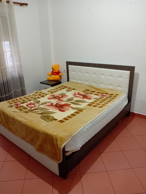 Apartament 2+1 me Qira, Rruga e Thesarit, fresk. 45'000 lekë/muaj