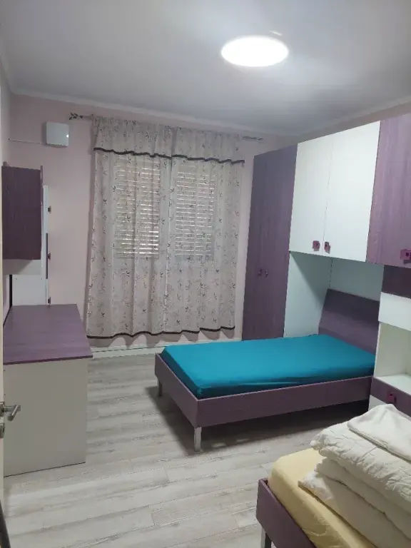 Affitto | Apartament 2 + 1 | ish Tregu Elektrik | 750 €/mese i Diskutueshem