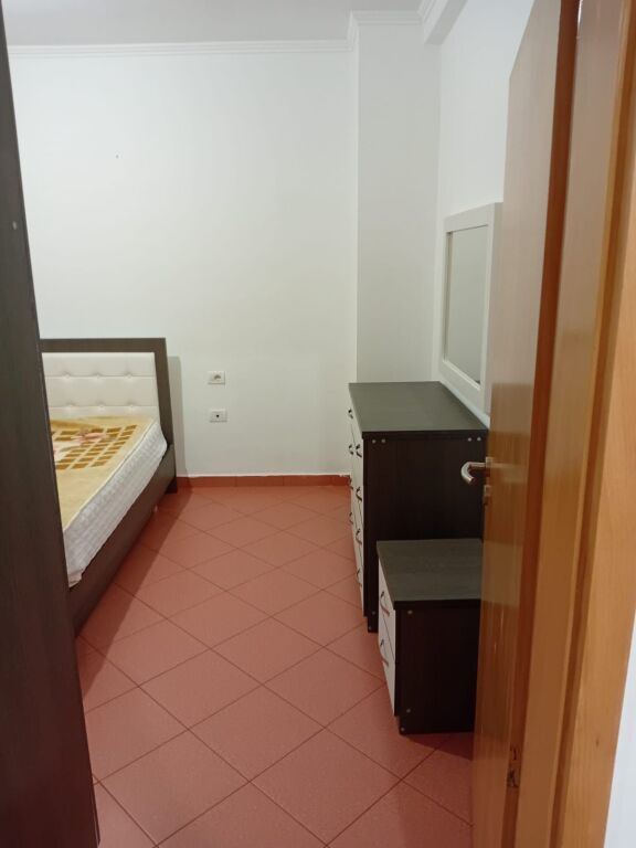 Apartament 2+1 me Qira, Rruga e Thesarit, fresk. 45'000 lekë/muaj