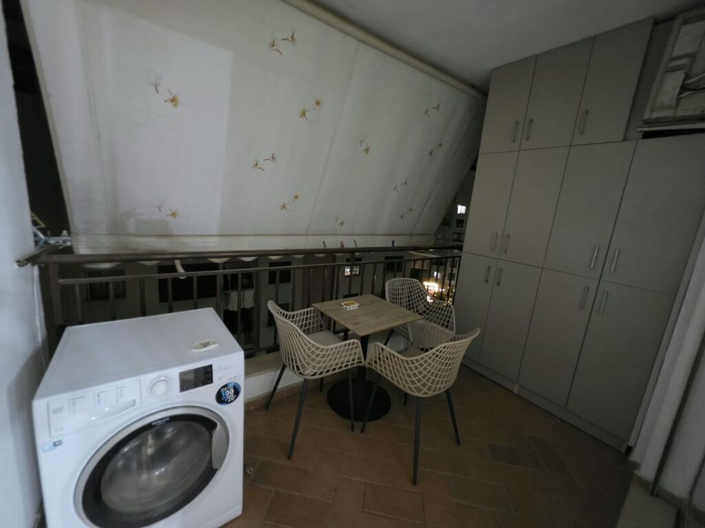 🏡 Appartamento in affitto 2+1  📍 Misto mame, vicino a Yzberishi   🏢 6° piano 🛗 Con ascensore 🛋️ Arredato 📐 Superficie: 100m²  💰 Prezzo: 50.000 Lek/mese