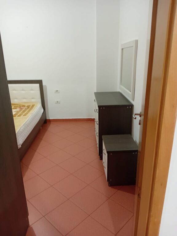 Apartament 2+1 me Qira, Rruga e Thesarit, fresk. 45'000 lekë/muaj