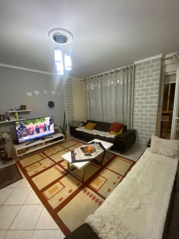 Jepet me qera 2+1 te Kaza italia 57000 lek mobiluar ashensor