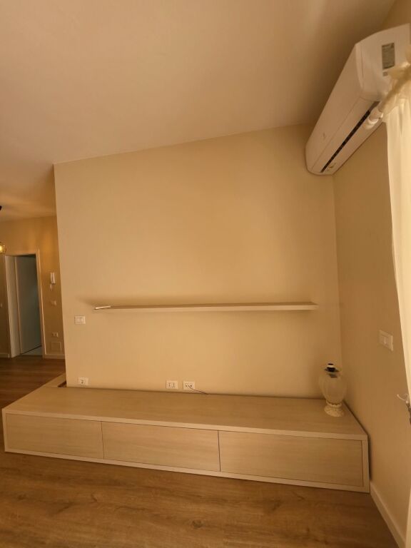 🏡 Apartment 2+1+2 for rent  📍 Laprakë, Aura Complex   🏢 4th floor (with elevator)  📐 Area: 117 m² 💰 Price: 75,000 Lek/Month