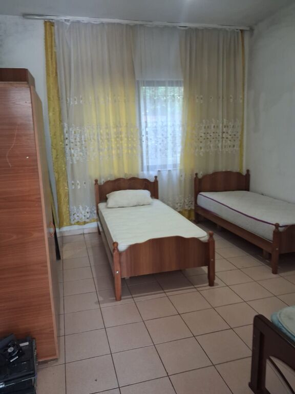 APARTAMENT 1+1. 35000 LEKE.FAKULTETI EKONOMIK