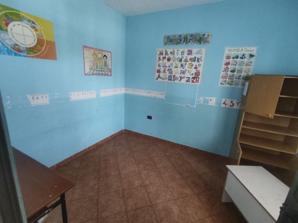 Affittasi villa su 4 piani in Via Elbasanit   ID 5415