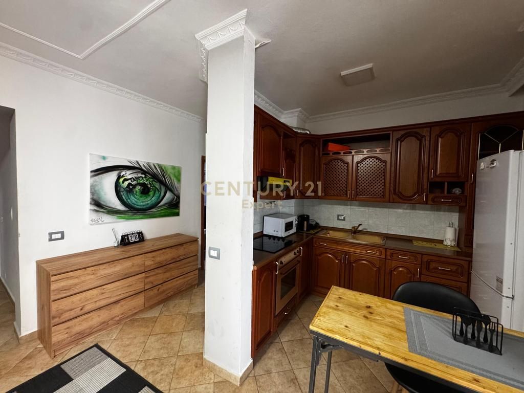 APPARTAMENTO 2+1 IN AFFITTO IN CENTRO !!! 860 € /Mese 80,000 Lek /Mese