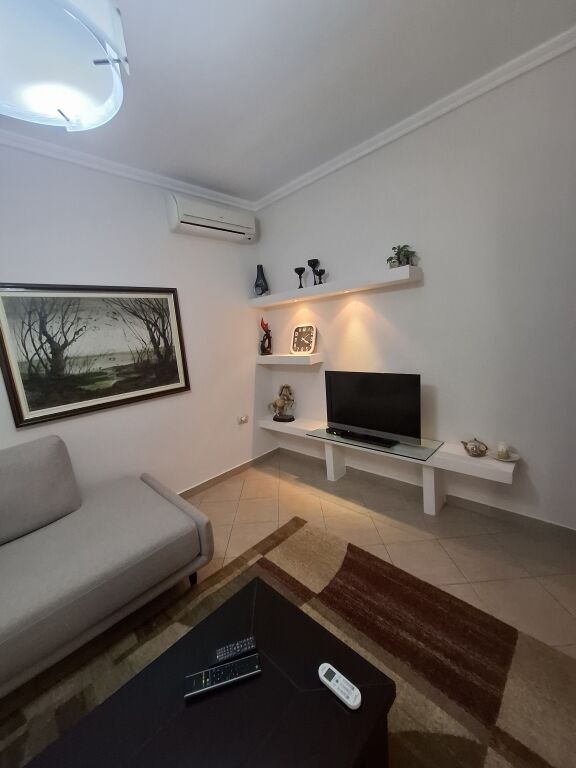 Japim me qera  Apartament  2+1. [ID LM 096]