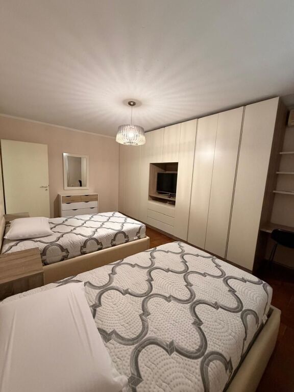 Qera | Apartament 2 + 1 + Parkim | Rruga Dritan Hoxha | 900 €/muaj