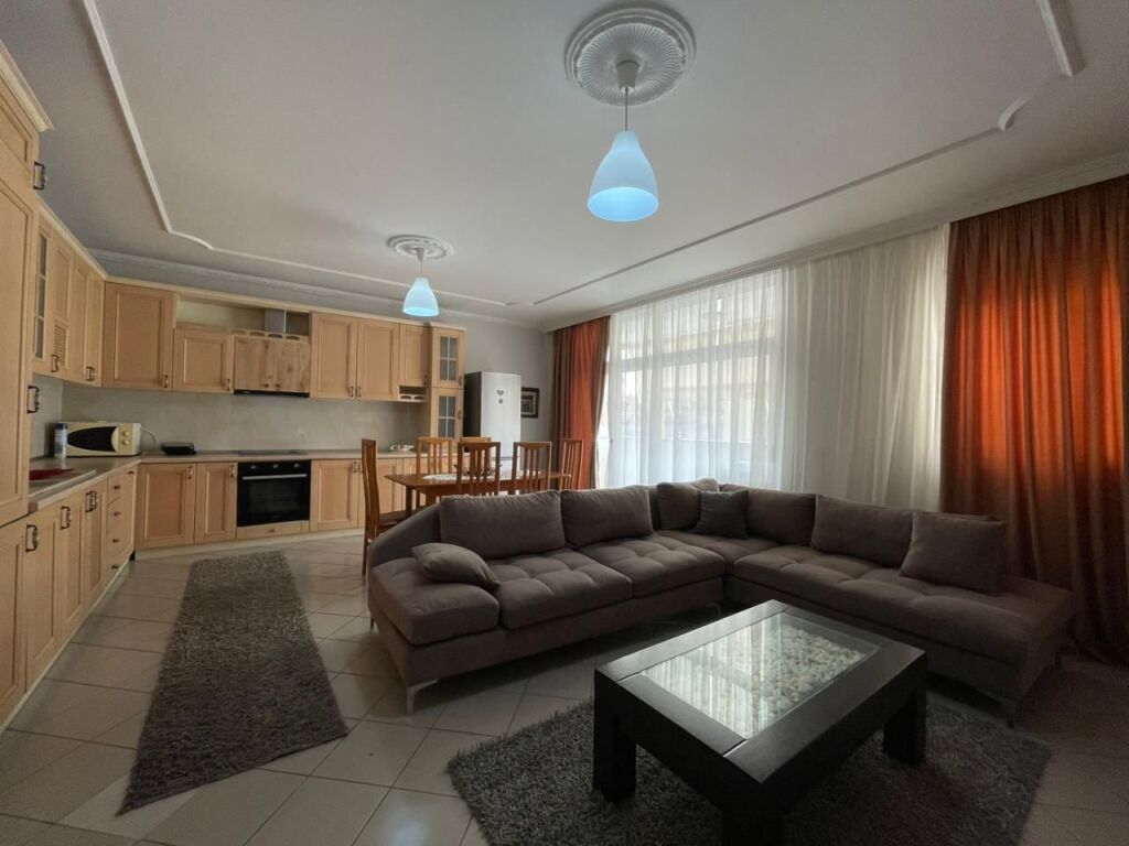 Apartament 2+1 per shitje tek Komuna e Parisit.