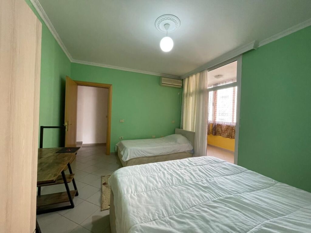 Apartament 2+1 per shitje tek Komuna e Parisit.