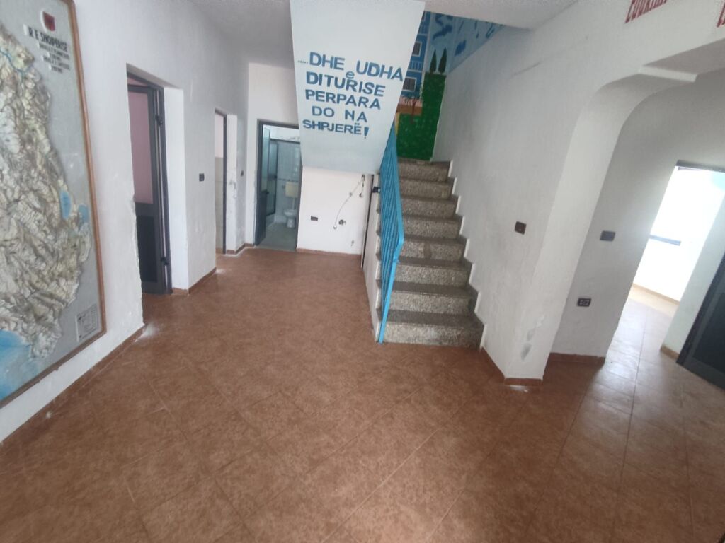 Affittasi villa su 4 piani in Via Elbasanit   ID 5415