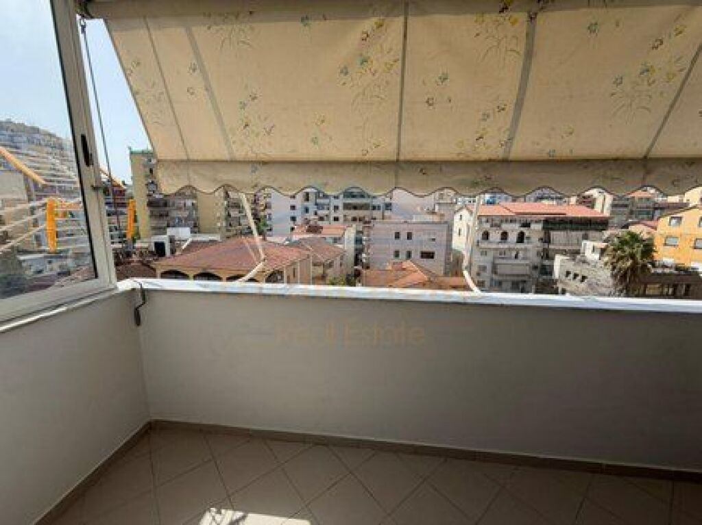 Shitet, Apartament 2+1+2, Komuna e Parisit, Tiranë