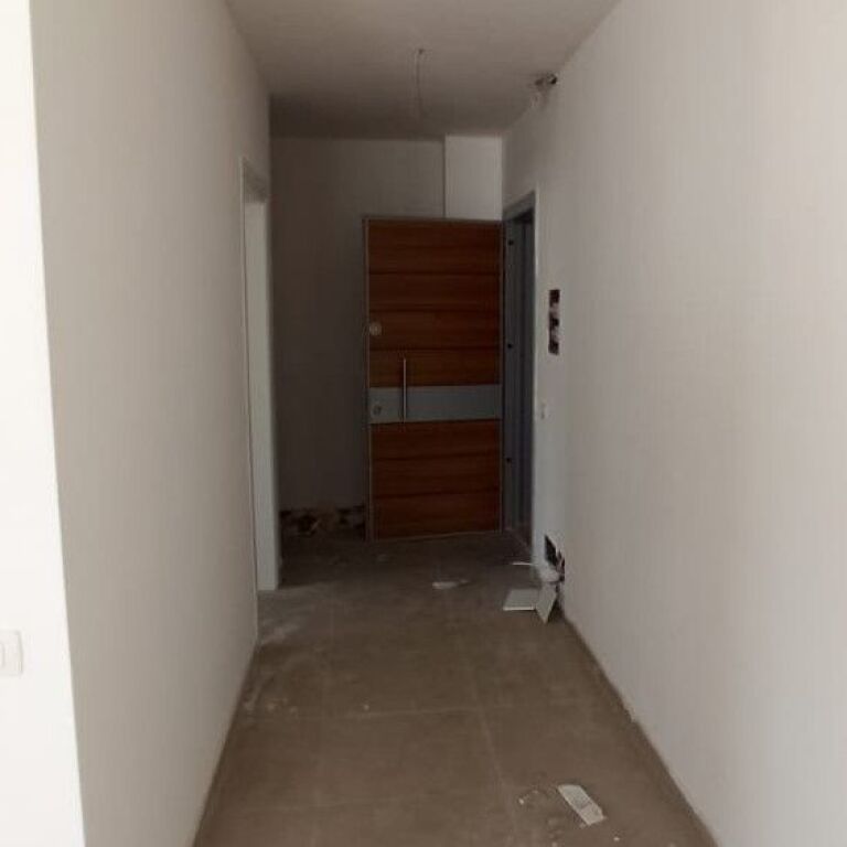 🏢 JEPET ME QIRA ZYRË – DONIKA CENTER, PRANË QENDRËS ✨