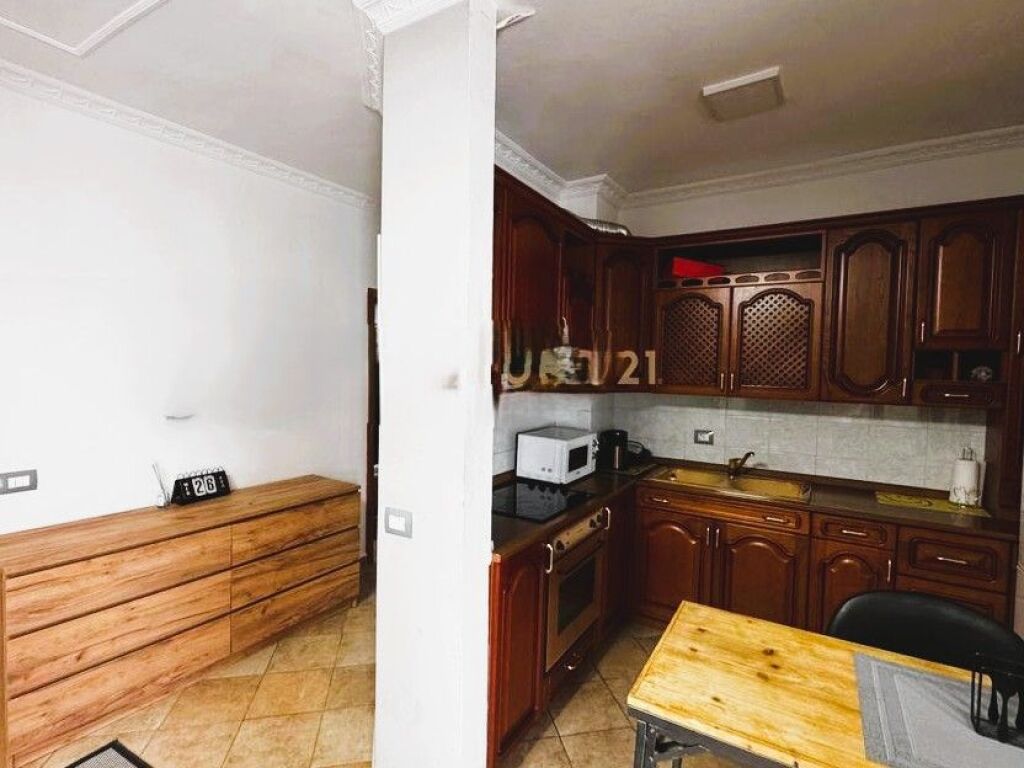 🏡 **APPARTAMENTO 2+1 IN AFFITTO – CENTRO, TIRANA**