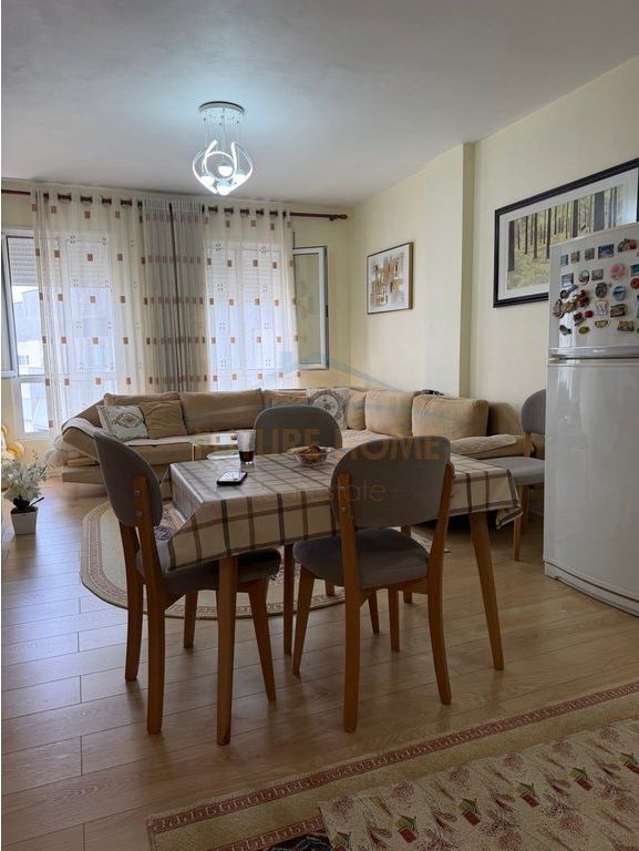 Shitet, Apartament 1+1, Kopshti Zoologjik, Tiranë