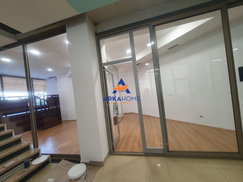 OFFICE FOR RENT 76 M2 "NEAR THE STREET BULEVARDI ZOGU I PARE, CLOSE TO THE CENTER" 85,000 LEKE