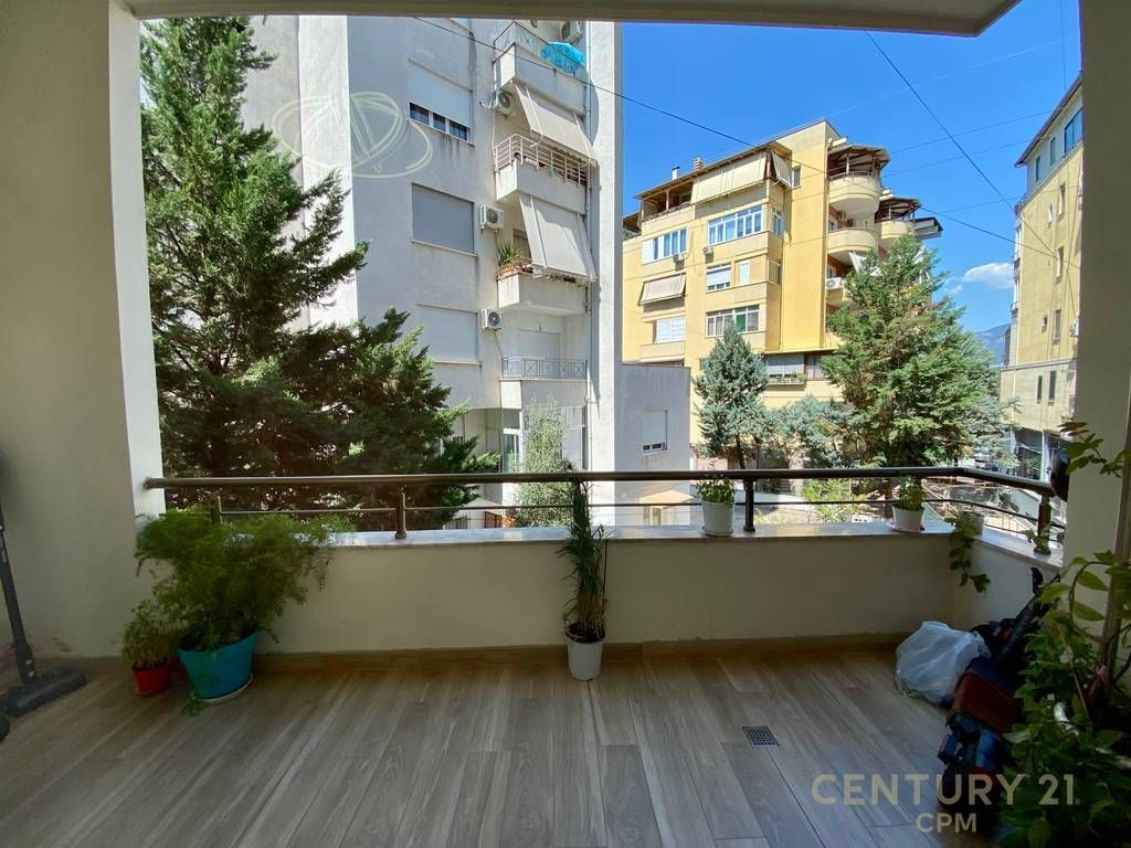 TEK LIQENI THATE JAPIM ME QIRA APARTAMENT MODERN 1+1 707 € /Muaj 65,000 Lekë /Muaj