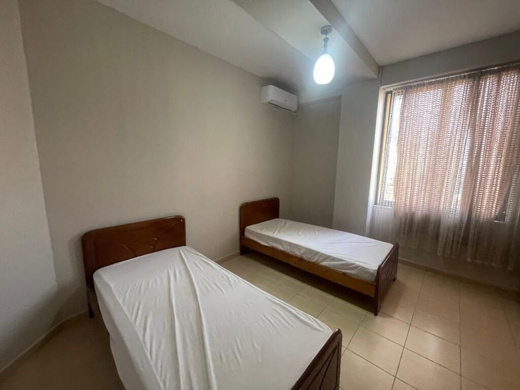 21-Dhjetori, affittasi appartamento 2+1 completamente arredato.