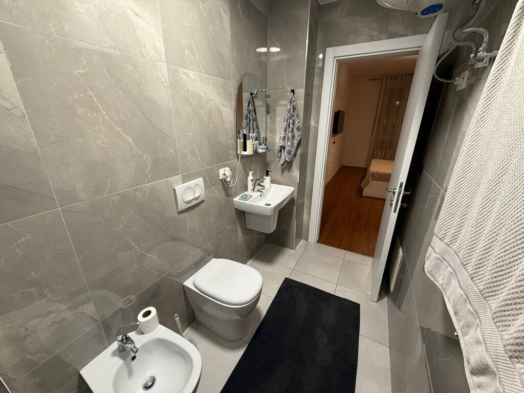 🏡 APPARTAMENTO 2+1+2 IN AFFITTO 📍 Fiori di Bosco💰 Prezzo: 90000 Lekë/Mese