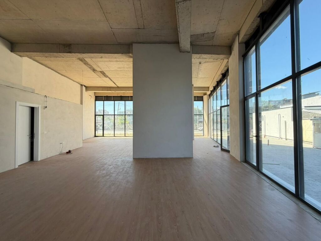 Tirane, business premises for rent, Ground floor, 160 m² 3,950 €