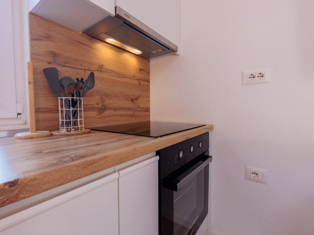 Shitet , Apartament 3+1, Rruga Mine Peza, Tiranë
