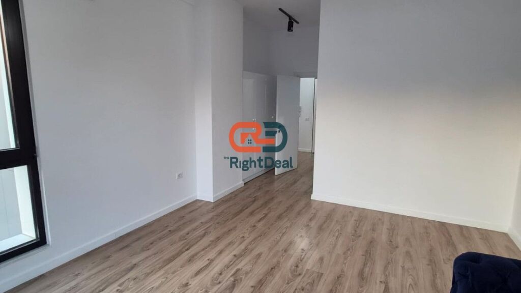 In Square 21 Complex, Space for Rent, Ideal for Offices or Clinics !!!