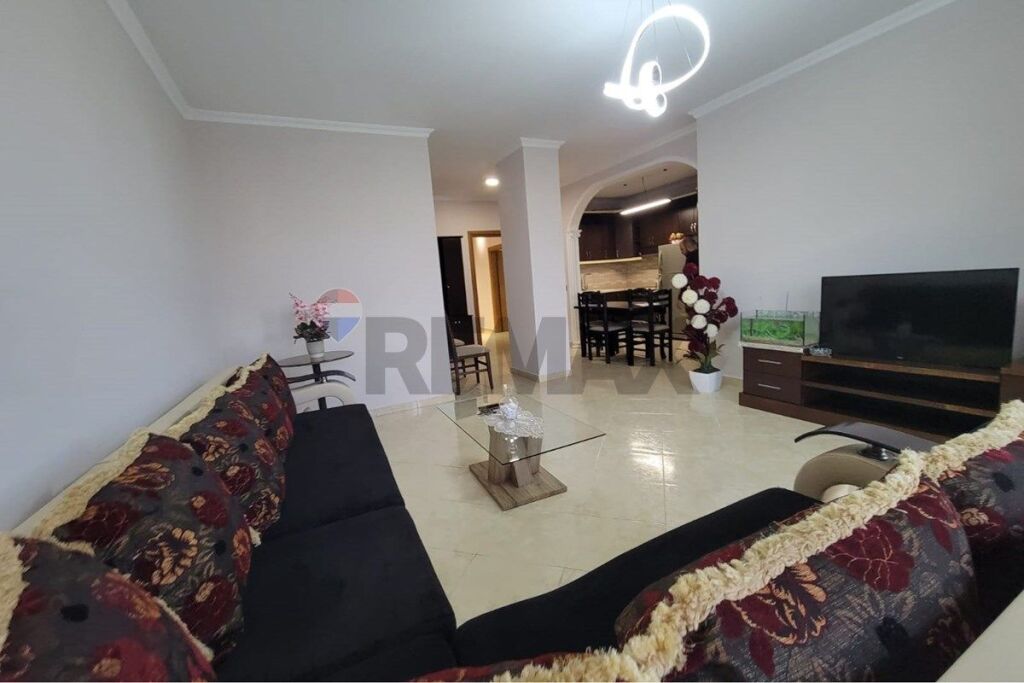 Apartament 3+1+2 per shitje prane Kristal Center