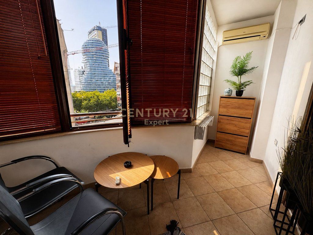APPARTAMENTO 2+1 IN AFFITTO IN CENTRO !!! 860 € /Mese 80,000 Lek /Mese