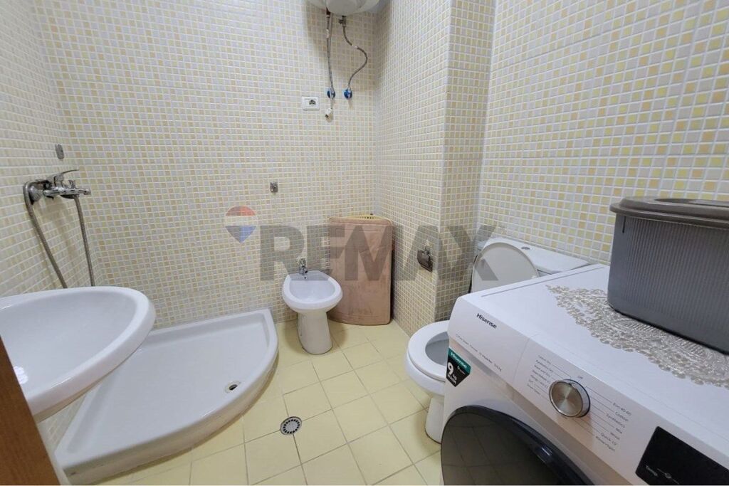 Apartament 3+1+2 per shitje prane Kristal Center