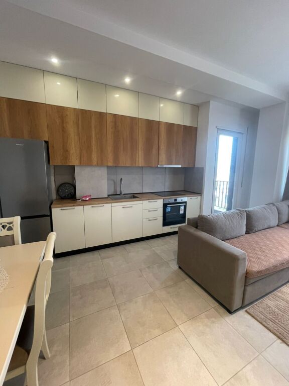 APARTAMENT 1+1 PER QERA PRANE PALLATIT ME SHIGJETA