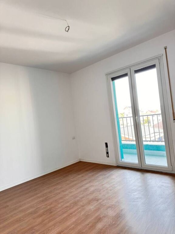 Shitet apartament 1+1 tek Rezidenca Color Splash , Paskuqan .