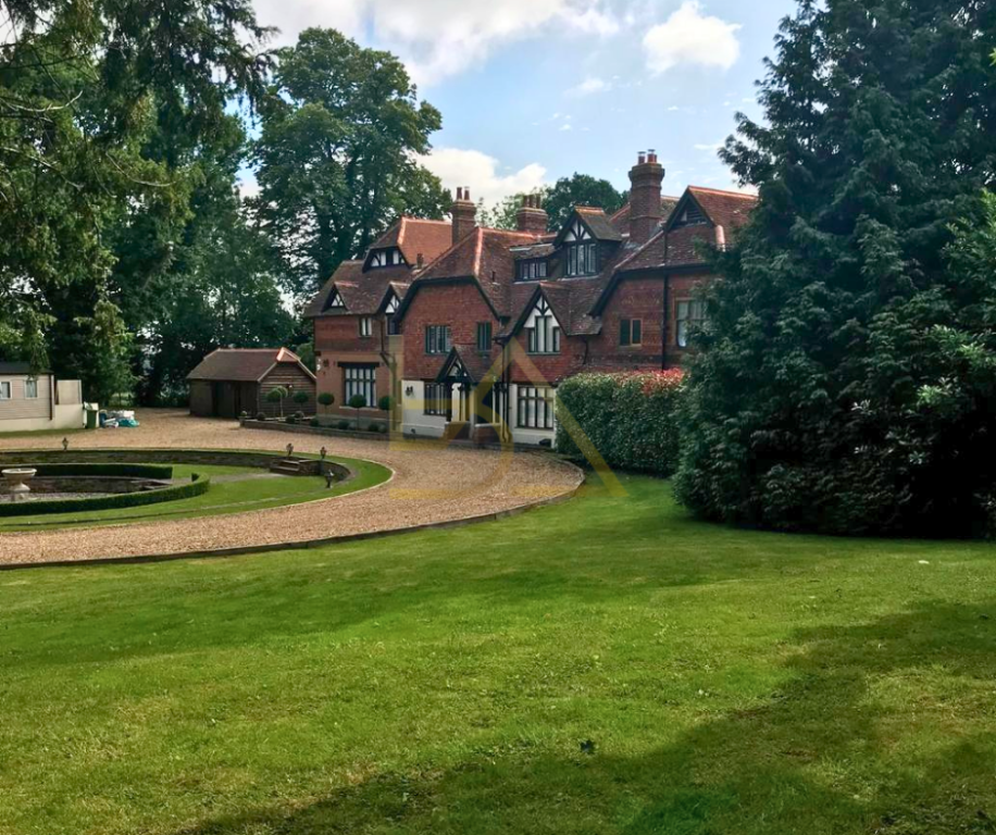 SHITET VILË REZIDENCIALE – WEIR COURTNEY, LINGFIELD, UK