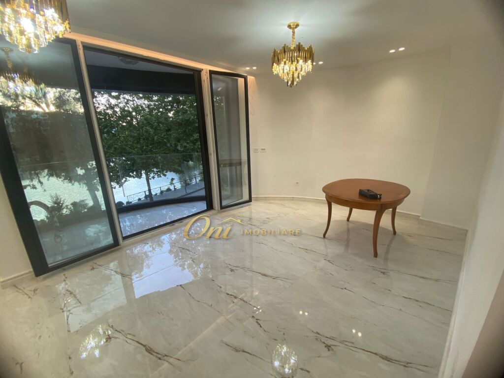 LIQENI I THATE, AMBIENTE UFFICIO 120M2 IN AFFITTO