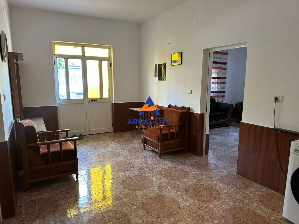 SI AFFITTA IL PRIMO PIANO DI UNA CASA PRIVATA 120 M2 "CASA ITALIA" 500 EURO