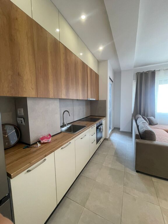 APARTAMENT 1+1 PER QERA PRANE PALLATIT ME SHIGJETA