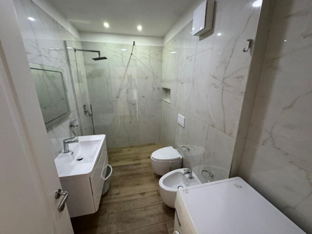 🏡 FOR RENT APARTMENT 2+1+2  📍 Halili Complex, Selvia💰 Price: 85,000 lek/month