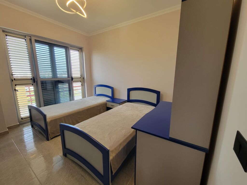 Super apartament 3+1 per shitje tek Kristal Center.